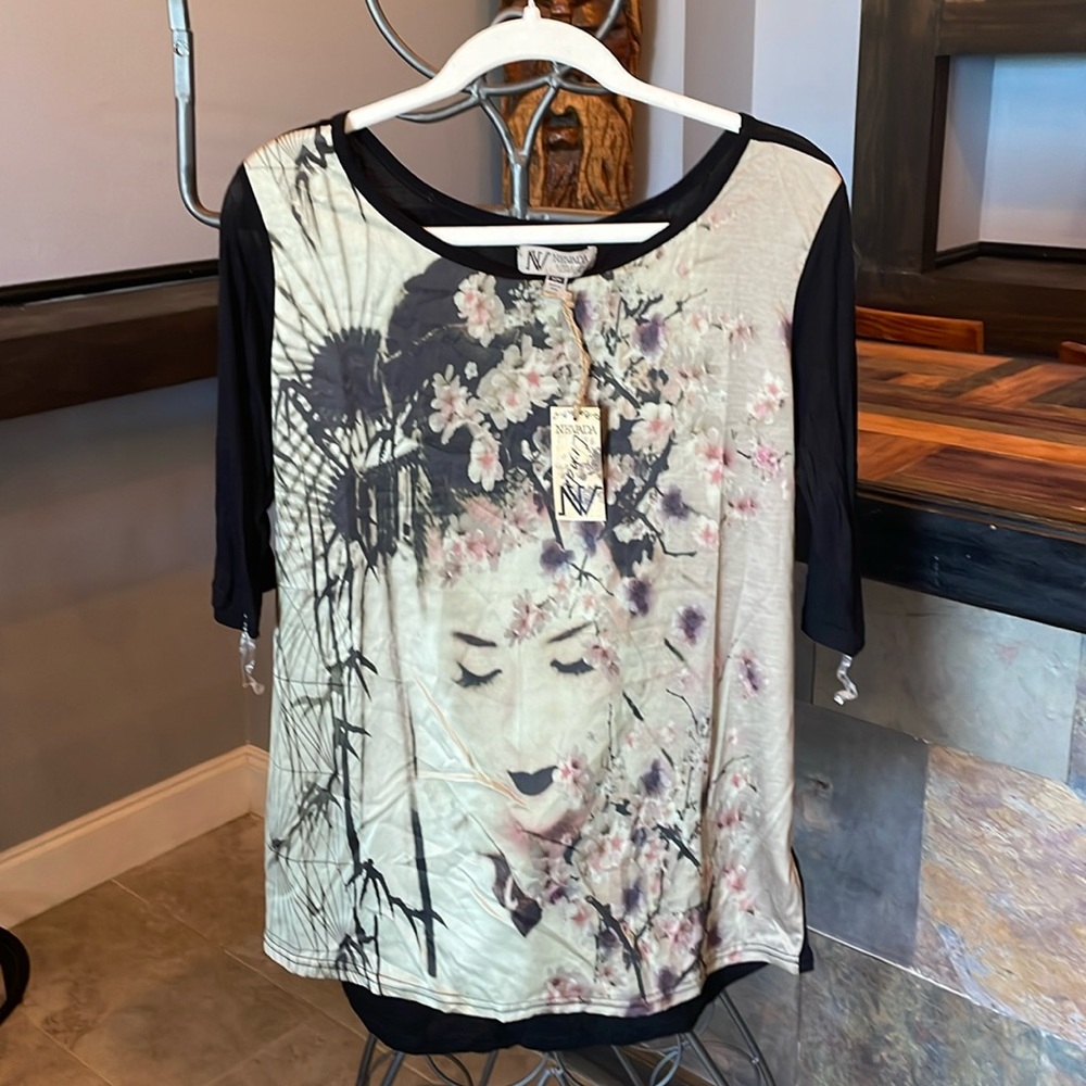 Nevada Asian woman’s top size Med